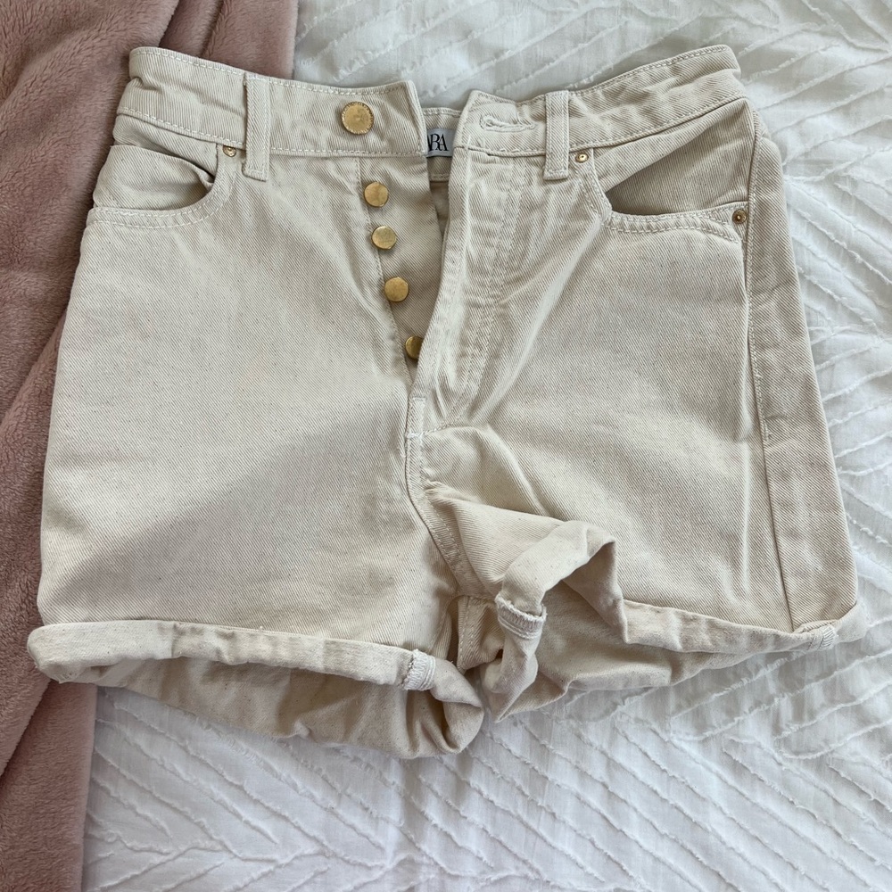 Zara, kaki, button up shorts. Lightly worn. Size 0.